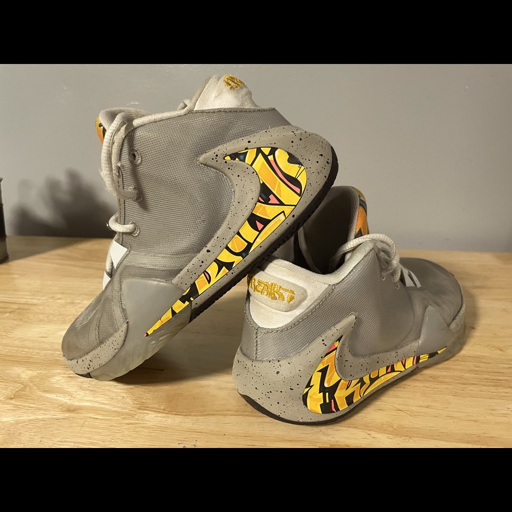 Boys basketball shoes